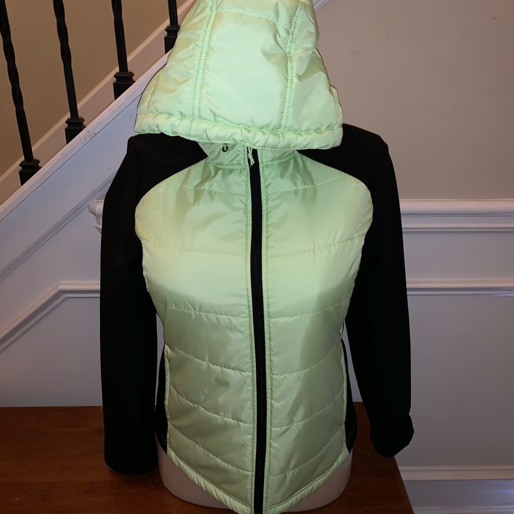 Free Tech jacket size - M (8-10)